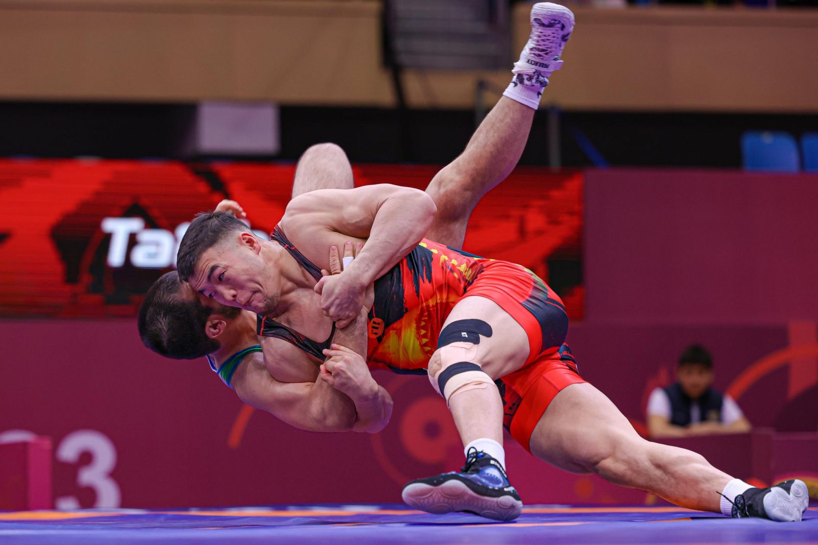 Акжол Махмудов: Харамсалтай нь, шилдгүүдтэй барилдалгүй түрүүллээ